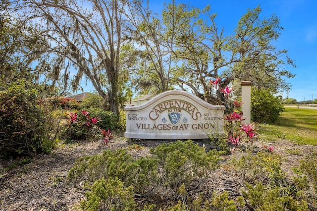 view of community / neighborhood sign