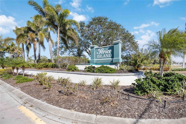 view of community / neighborhood sign