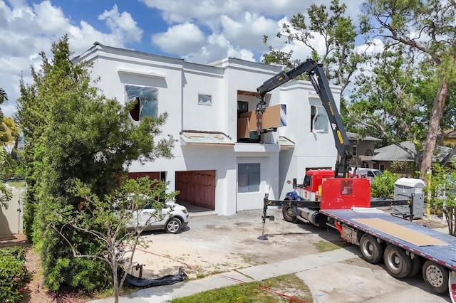 view of front facade featuring stucco siding