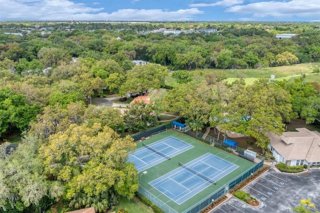 birds eye view of property featuring a forest view