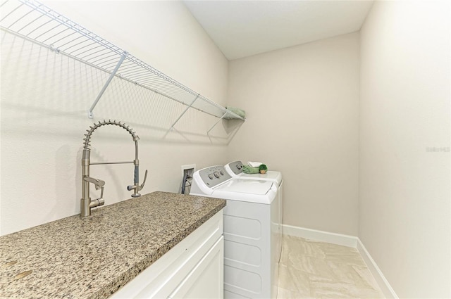 washroom with washer and clothes dryer, laundry area, and baseboards