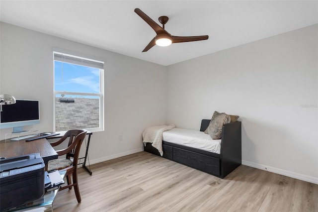 bedroom featuring light wood-type flooring, baseboards, and a ceiling fan