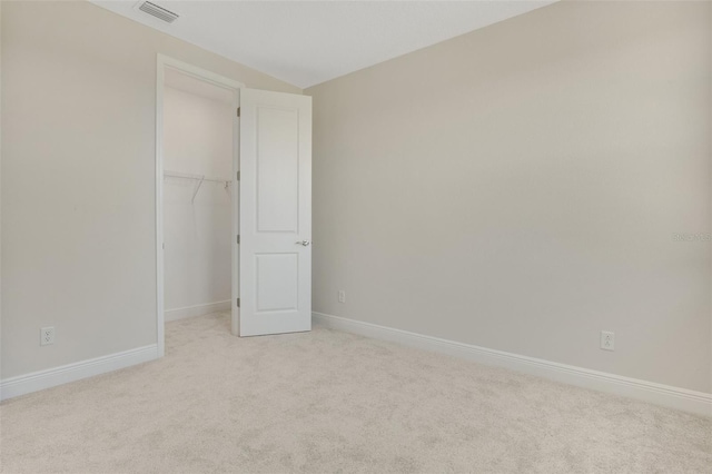 unfurnished room featuring light carpet, visible vents, and baseboards