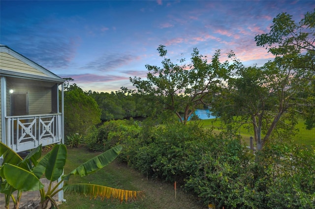 view of yard at dusk