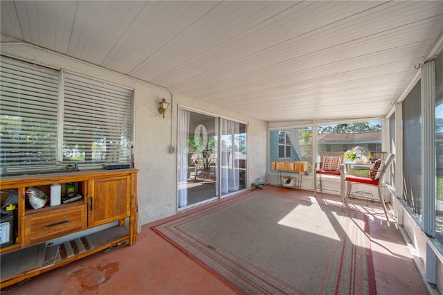 sunroom / solarium with a healthy amount of sunlight