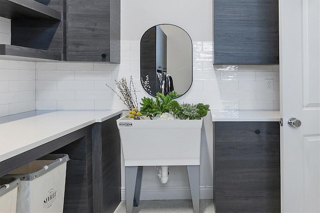 room details featuring tasteful backsplash