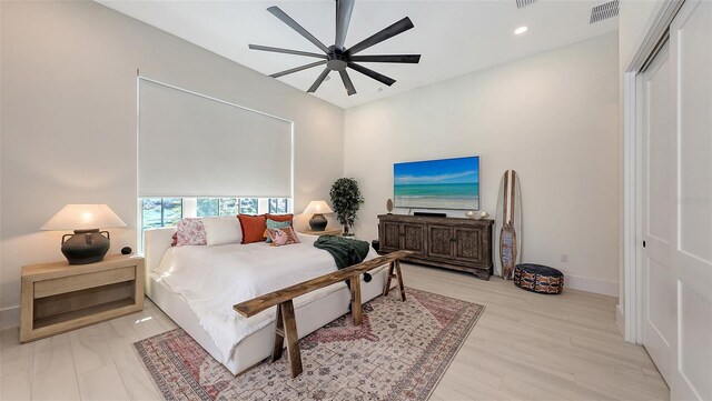 bedroom featuring a ceiling fan, visible vents, baseboards, light wood-style flooring, and recessed lighting