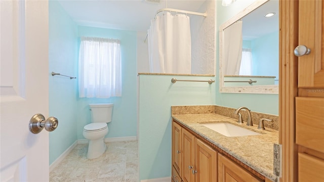 full bathroom with vanity, curtained shower, toilet, and baseboards