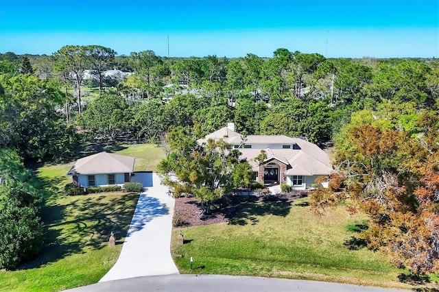 bird's eye view featuring a wooded view