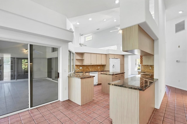 kitchen featuring a sink, white appliances, a high ceiling, light tile patterned flooring, and ceiling fan