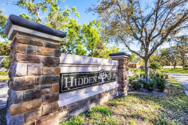 view of community / neighborhood sign