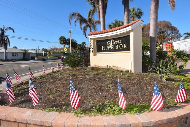 view of community / neighborhood sign