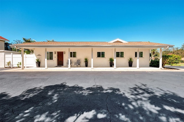 view of front of home with fence and stucco siding