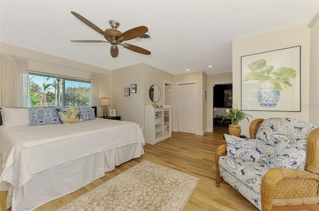 bedroom featuring recessed lighting, visible vents, light wood-style floors, and ceiling fan