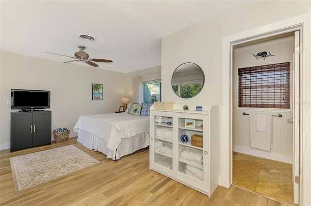 bedroom with visible vents, light wood-style flooring, baseboards, and ceiling fan