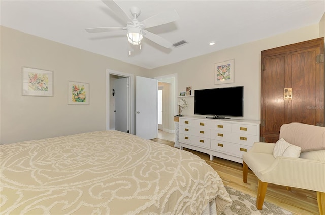 bedroom featuring light wood-style flooring, recessed lighting, a ceiling fan, and visible vents