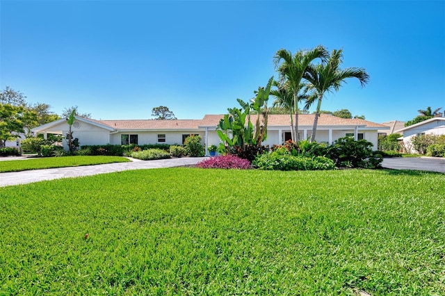 400 Nokomis Ave S, Venice, FL 34285 - single story home featuring a front lawn and driveway