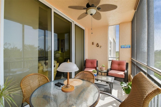 sunroom featuring a ceiling fan