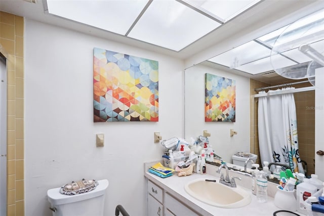 bathroom with a shower with shower curtain, toilet, and vanity