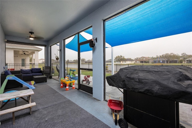 sunroom / solarium with a ceiling fan