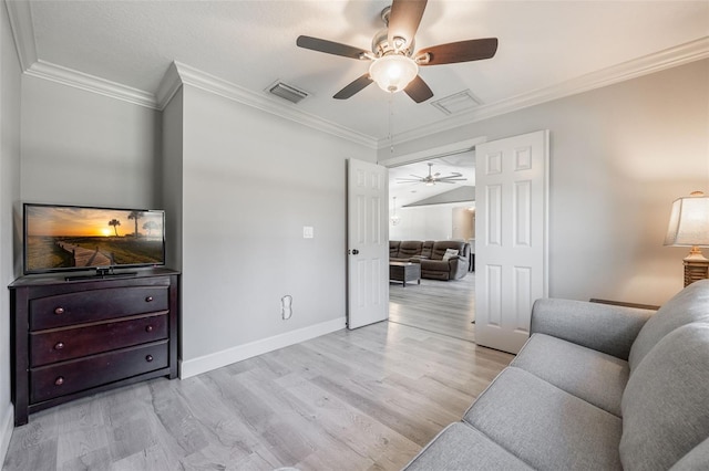 living room featuring visible vents, baseboards, light wood-type flooring, ornamental molding, and a ceiling fan