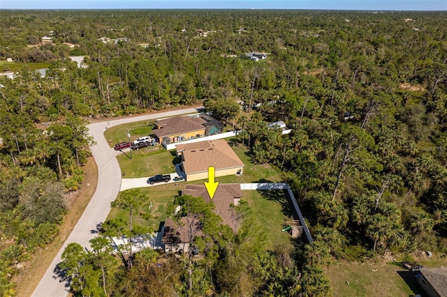 bird's eye view featuring a wooded view