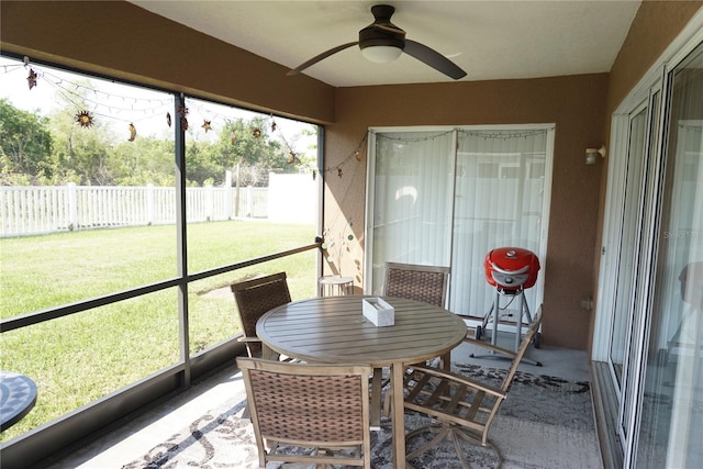 sunroom / solarium featuring a ceiling fan