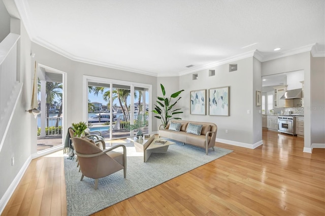 810 Siesta Dr, Sarasota, FL 34242 - living area with healthy amount of natural light, light wood-style flooring, baseboards, crown molding, and recessed lighting