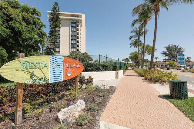 810 Siesta Dr, Sarasota, FL 34242 - view of property's community