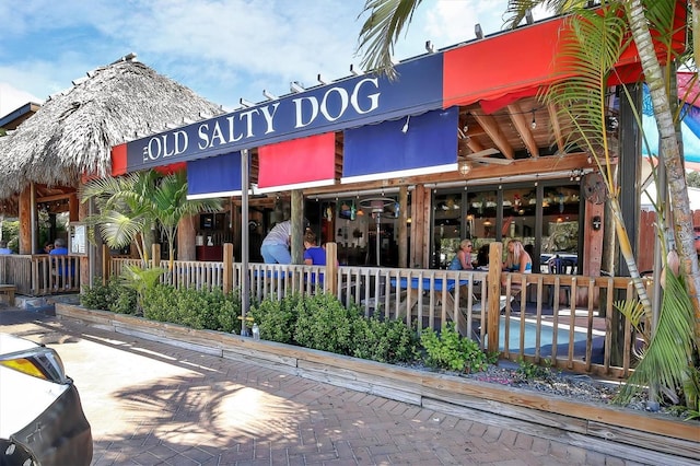 810 Siesta Dr, Sarasota, FL 34242 - view of building exterior
