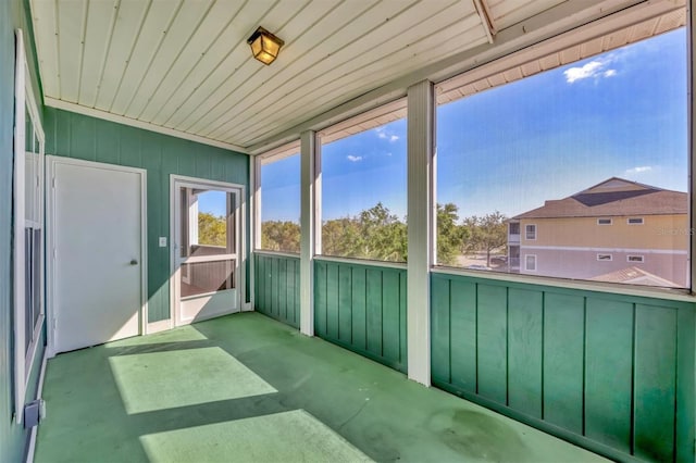 unfurnished sunroom with a healthy amount of sunlight