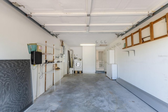 garage with washer / clothes dryer