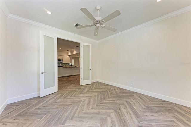 unfurnished room featuring visible vents, a ceiling fan, and baseboards