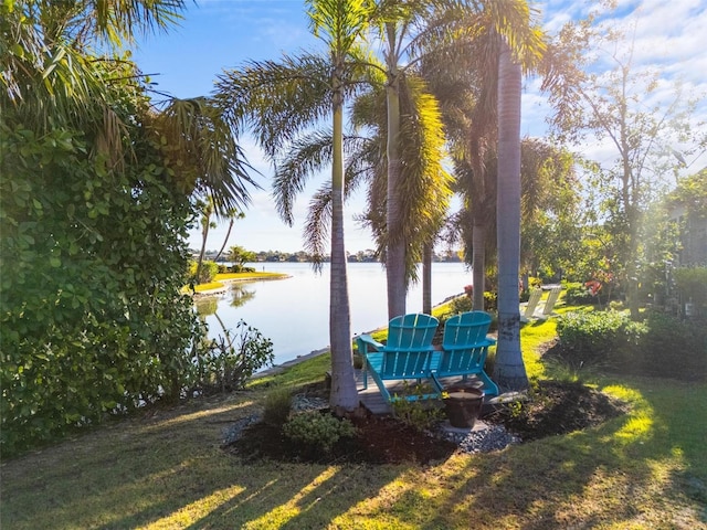 view of yard featuring a water view