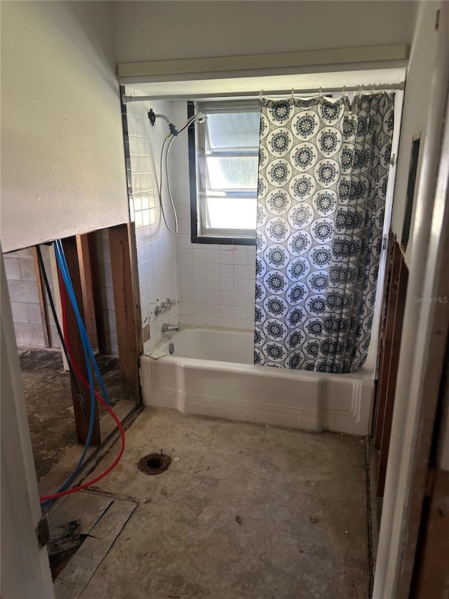 bathroom with shower / bath combo with shower curtain