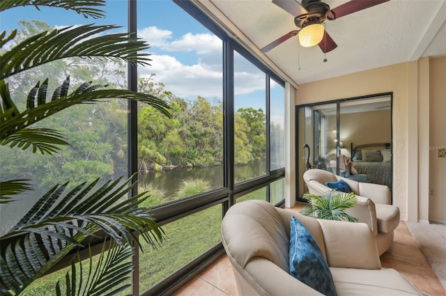 sunroom / solarium with a ceiling fan