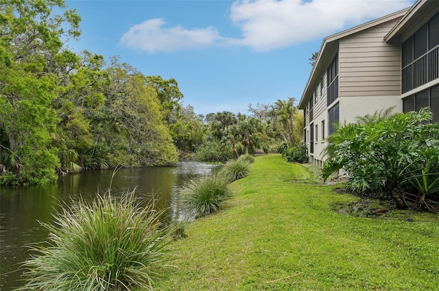 view of yard featuring a water view