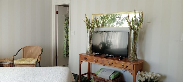 722 S Blvd Of The Presidents Unit 201, Sarasota, FL 34236 - bedroom with wallpapered walls