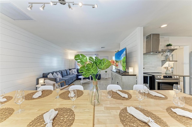 dining room with visible vents and a fireplace