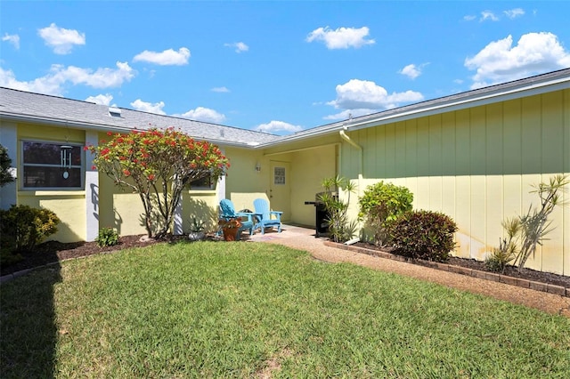 view of yard with a patio