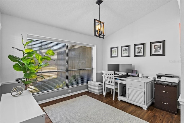 office area with a textured ceiling, dark wood-type flooring, an inviting chandelier, and vaulted ceiling