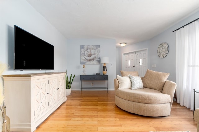 living area with baseboards and light wood-style floors