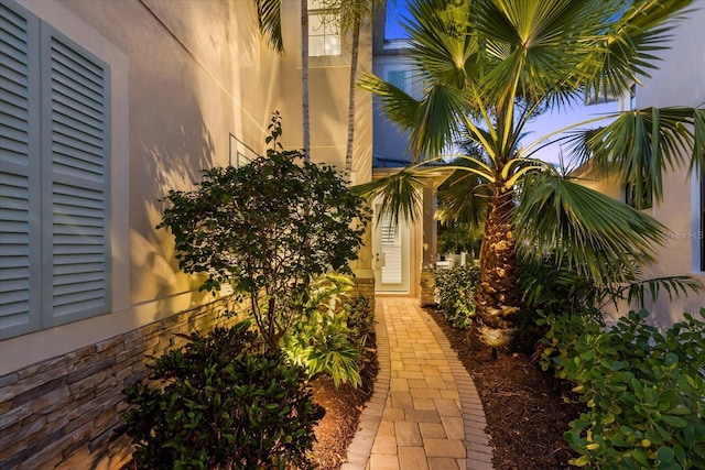 view of exterior entry with stucco siding