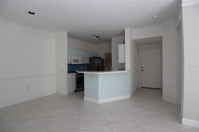 kitchen featuring white microwave, a peninsula, light countertops, electric stove, and black fridge with ice dispenser