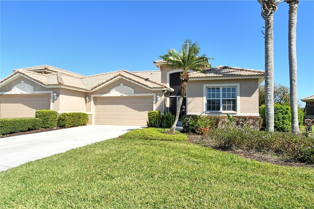 view of front of property featuring stucco siding, an attached garage, and a tile roof