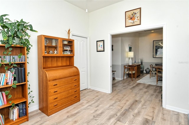 sitting room featuring light wood-style flooring and baseboards