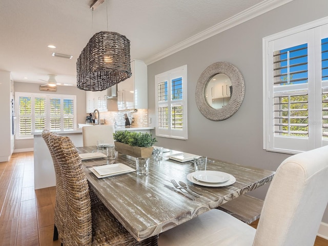 dining room with wood finished floors, visible vents, baseboards, recessed lighting, and ornamental molding