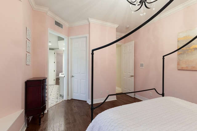 bedroom featuring wood finished floors, visible vents, baseboards, crown molding, and a notable chandelier