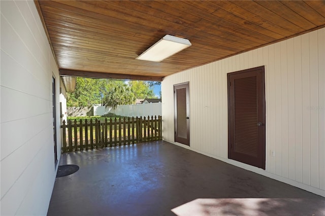 124 E 119th Ave, Tampa, FL 33612 - view of patio / terrace featuring fence