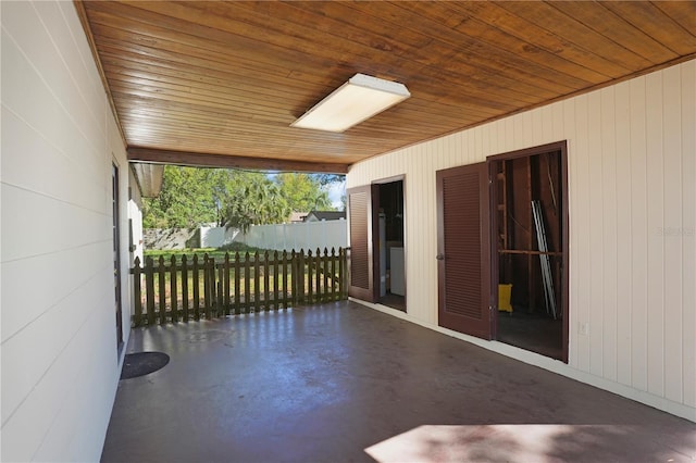 124 E 119th Ave, Tampa, FL 33612 - view of patio featuring fence